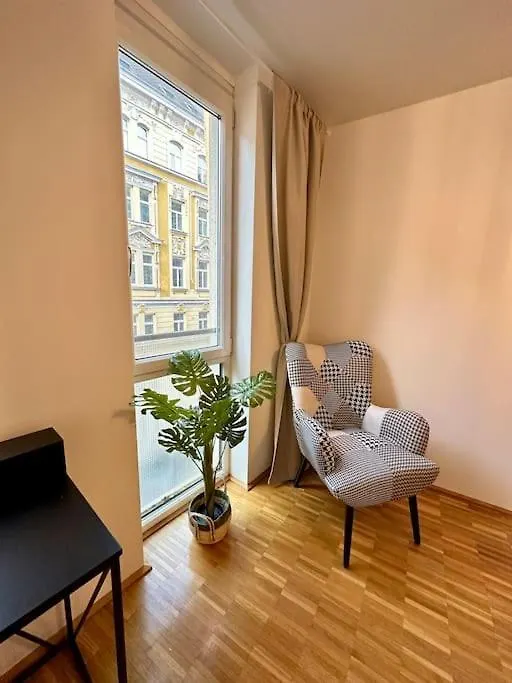3-Room Vienna Centrale Suite דירה