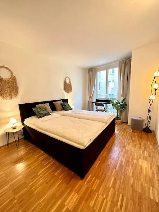 3-Room Vienna Centrale Suite