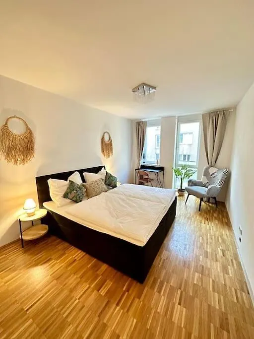 3-Room Vienna Centrale Suite