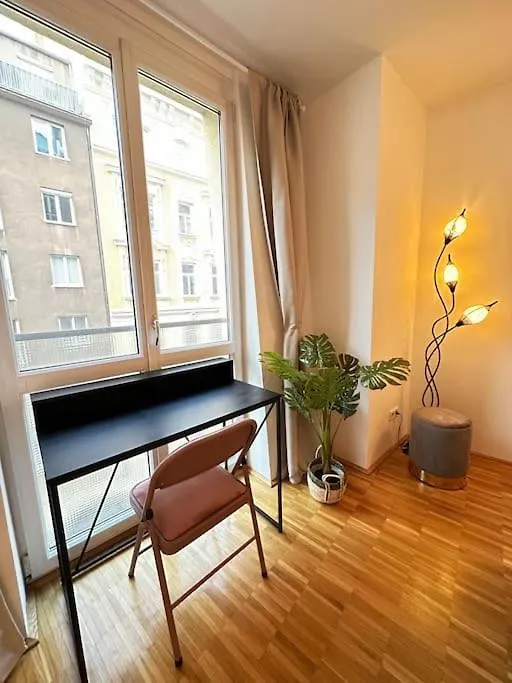 3-Room Vienna Centrale Suite דירה